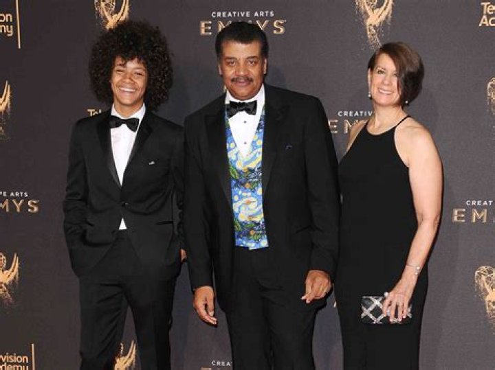 Neil deGrasse Tyson Net Worth, Wife Alice Young, Son Travis Tyson and Daughter Miranda Tyson 2022.